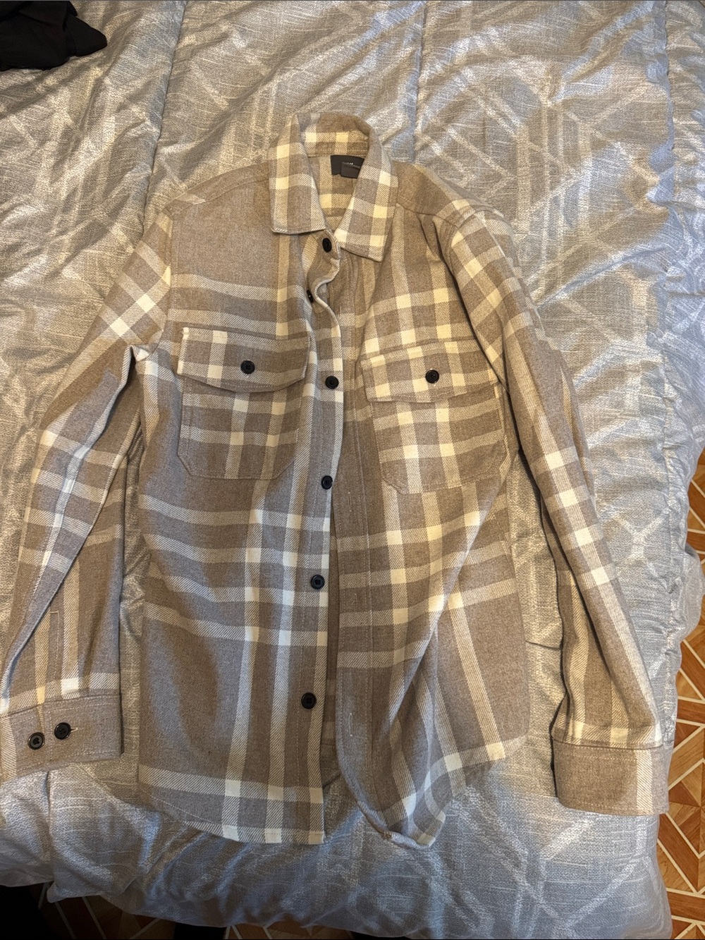 H&M Men's Plaid Shirt Jacket in Beige and Cream